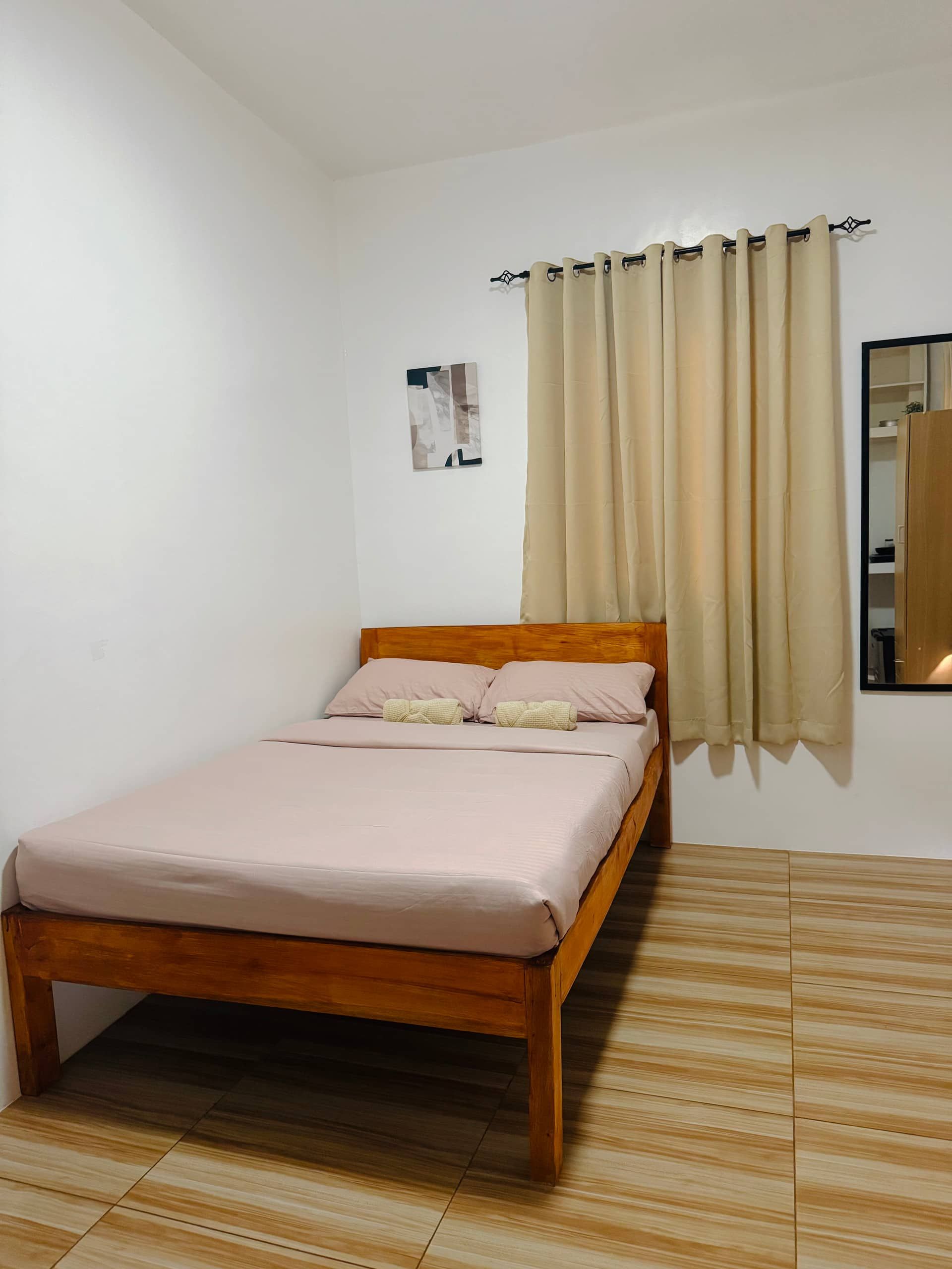 Deluxe Studio Unit 1 at Eren Homestay, Iligan City: bedroom