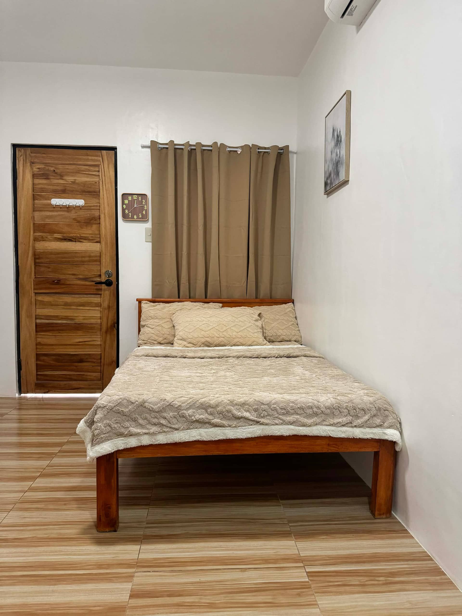 Deluxe Studio Unit 2 at Eren Homestay, Iligan City: bedroom