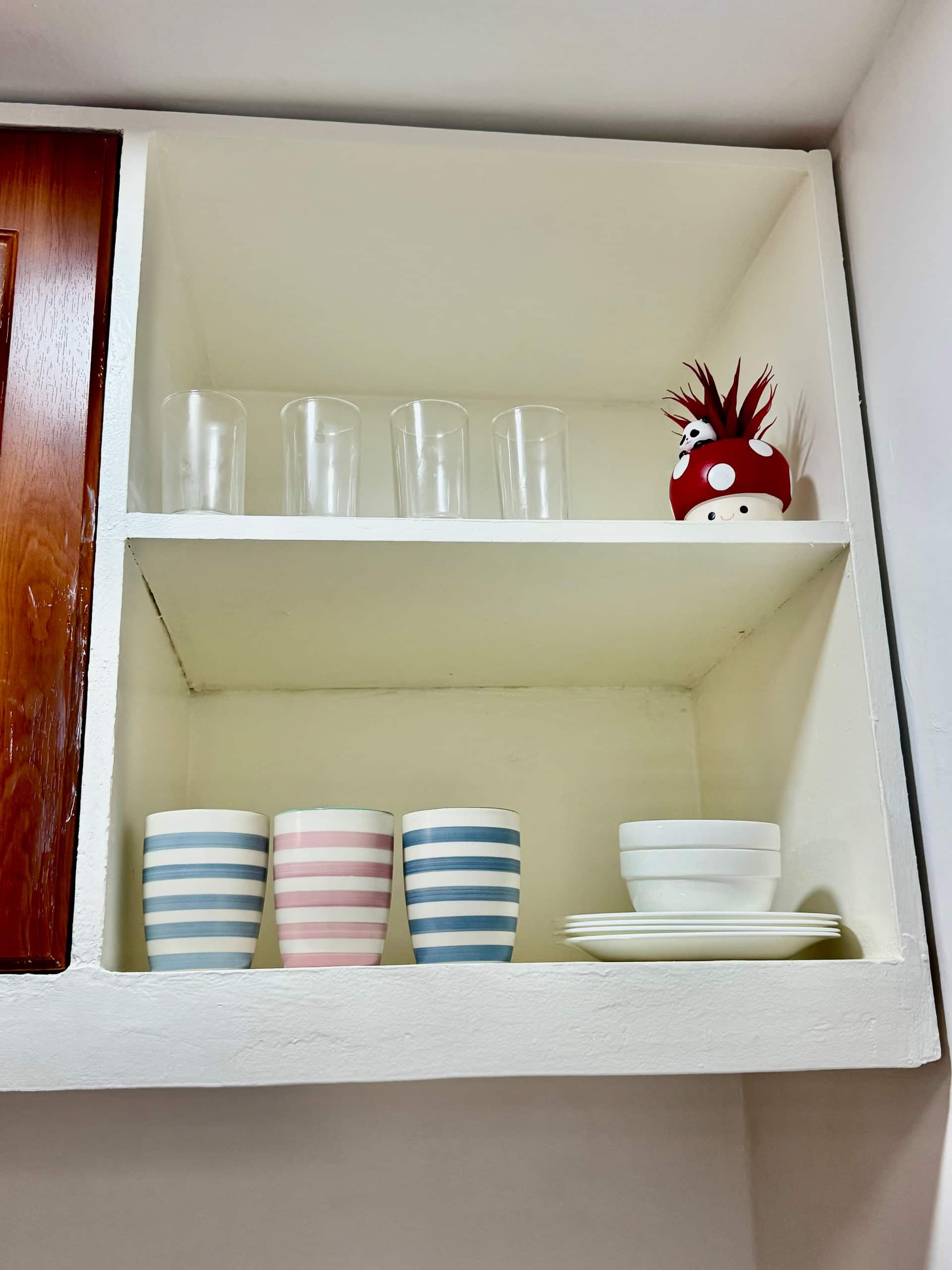 Eren Homestay, Iligan City: kitchenette shelf